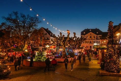 Freuen Sie sich auf den Rüdesheimer Weihnachtsmarkt der Nationen.