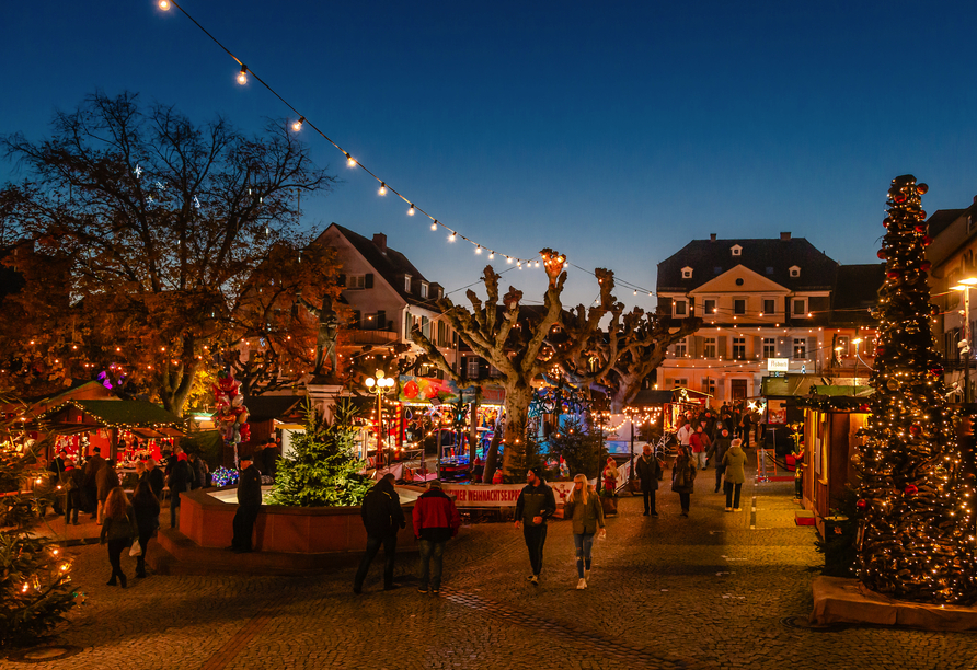 Besuchen Sie in Rüdesheim den einzigartigen Weihnachtsmarkt der Nationen.
