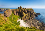 Erleben Sie die faszinierende Naturlandschaft Schottlands. Von Aberdeen lohnt sich zum Beispiel ein Ausflug zum Dunnottar Castle.