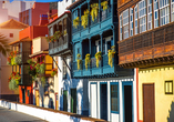 Die bunten Häusschen und Gassen machen Santa Cruz de La Palma zu einem farbenfrohen Ort.