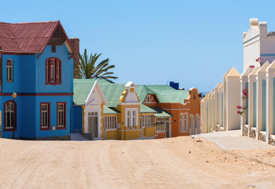 Diese historischen bunten Häuser erinnern an die deutschen Einwanderer in der ehemaligen Diamantenstadt Lüderitz.