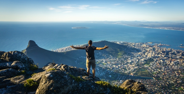 Erfüllen Sie sich einen Lebenstraum und besteigen Sie den Tafelberg in Kapstadt! Sie werden mit einer unvergleichlichen Aussicht belohnt.