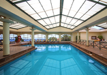 Lassen Sie es sich auch im Hallenbad gut gehen.
