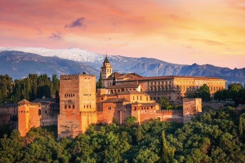 Ein Höhepunkt Ihrer Rundreise ist die eindrucksvolle Alhambra in Granada.