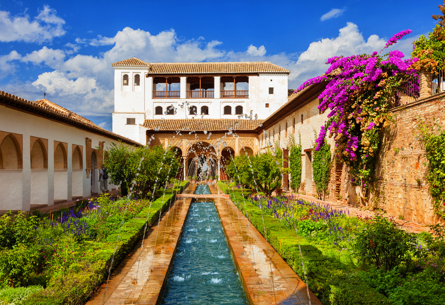 Direkt neben der Alhambra befinden sich die Gärten des Palasts Generalife.