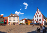 Flanieren Sie entspannt durch die Altstadt von Karlstadt.