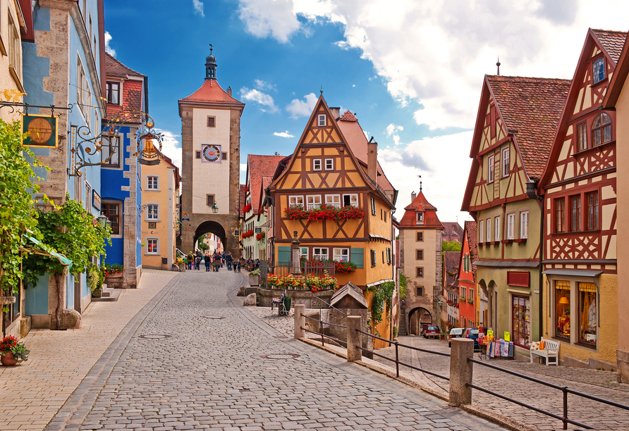 Unternehmen Sie einen Ausflug in die mittelalterliche Stadt Rothenburg ob der Tauber.