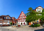 Entdecken Sie die zahlreichen hübschen Fachwerkhäuser von Bad Windsheim.