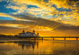Die Seebrücke von Ahlbeck bei Sonnenuntergang