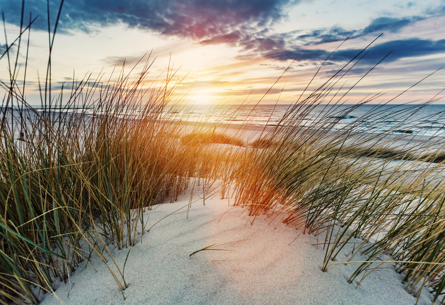 Genießen Sie die traumhaften Sonnenuntergänge an der polnischen Ostsee.