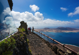 Auf Lanzarote bietet der Aussichtspunkt Haría Mirodor del Rio einen fantastischen Weitblick.