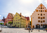 Der Tändelmarkt in Nördlingen ist geprägt von Fachwerkhäusern und versprüht eine ganz besondere Atmosphäre.