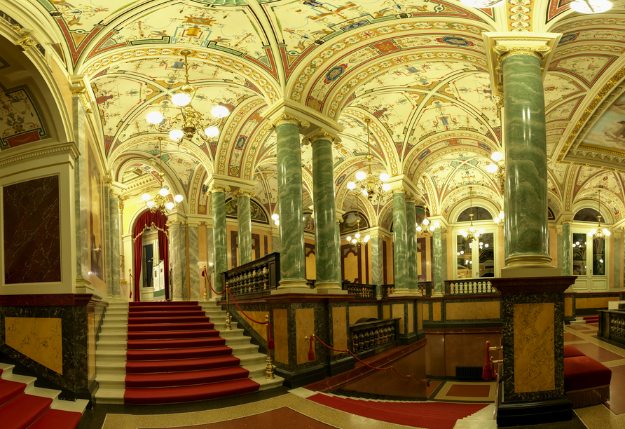 Lassen Sie sich auch von der Innenansicht der Semperoper begeistern.