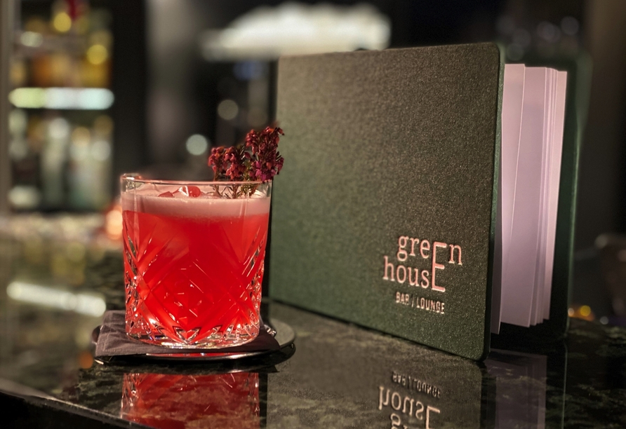 Lassen Sie bei leckeren Drinks und guter Gesellschaft den Abend ausklingen.