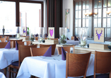 Genießen Sie leckere Gerichte im Restaurant des Hotels.