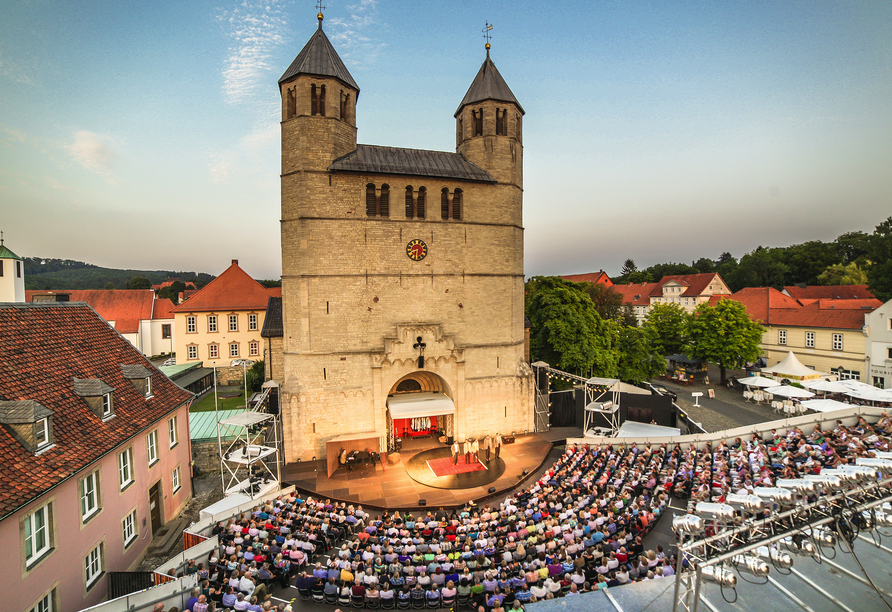 Lassen Sie sich von den Aufführungen der Domfestspiele verzaubern.