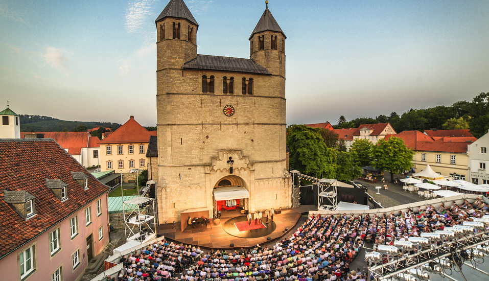 Lassen Sie sich von den Aufführungen der Domfestspiele verzaubern.