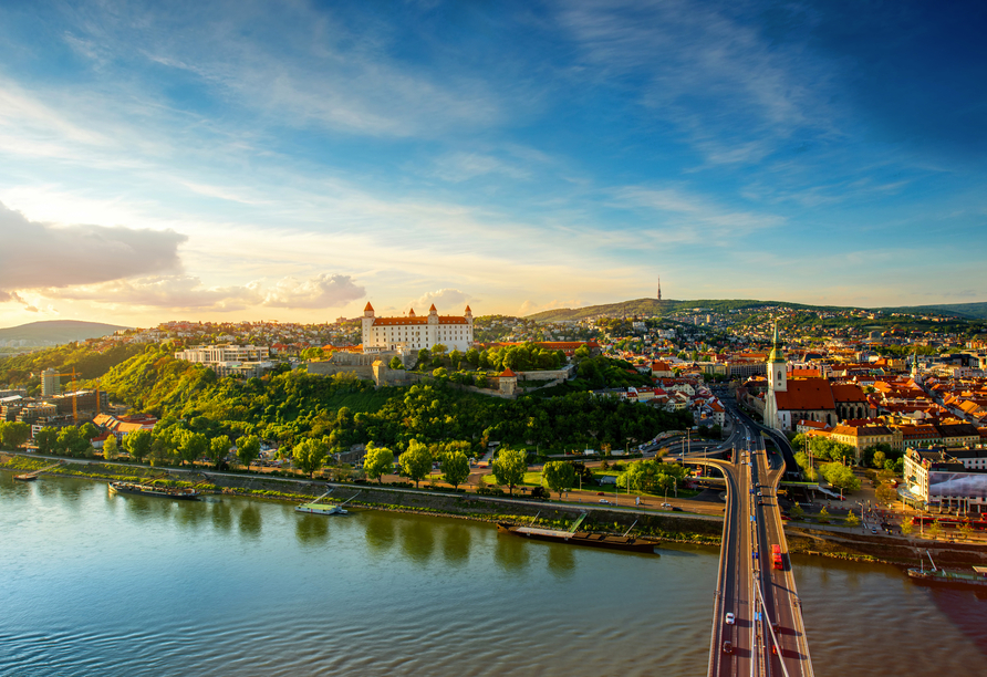 Auch die slowakische Hauptstadt steht auf Ihrer Reiseroute: Bratislava.