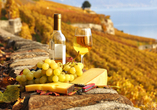Genießen Sie einen guten Wein und ein Stück Käse während Ihrer Wanderreise.