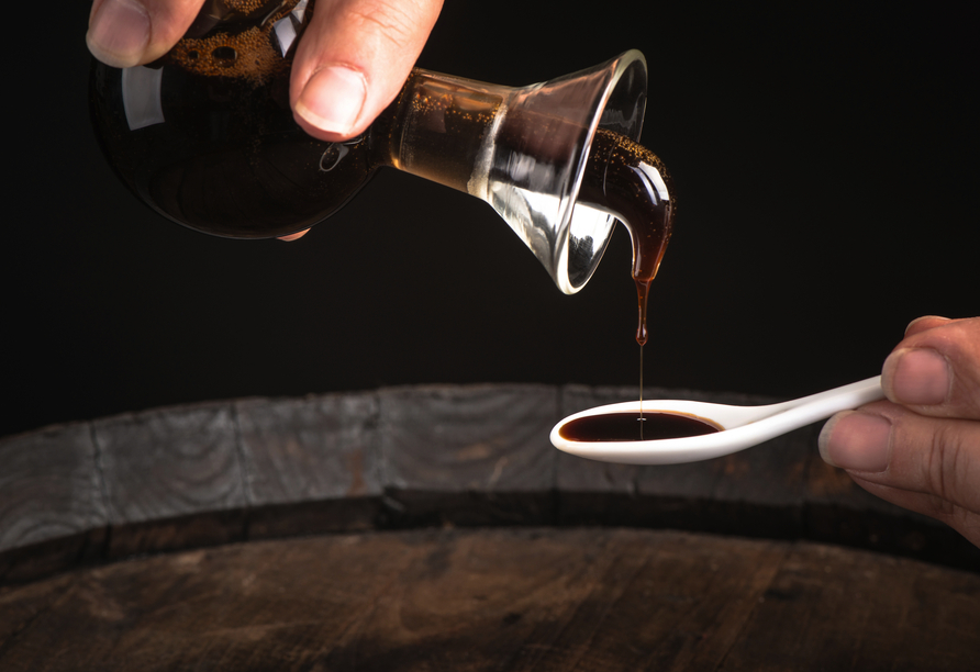Dunkel, aromatisch und traditionsreich: Freuen Sie sich auf eine Kostprobe des berühmten Balsamessigs.