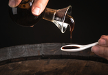 Dunkel, aromatisch und traditionsreich: Freuen Sie sich auf eine Kostprobe des berühmten Balsamessigs.