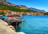 Vom Hafen in Makarska legen täglich Boote ab, mit denen Sie zu den Inseln Kroatiens gelangen.