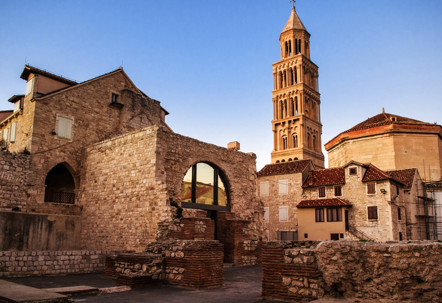 Statten Sie der historischen Stadt Split einen Besuch ab.