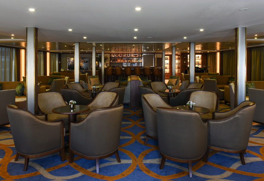 Die gemütliche Bar an Bord Ihres Schiffes lädt zum Verweilen ein.