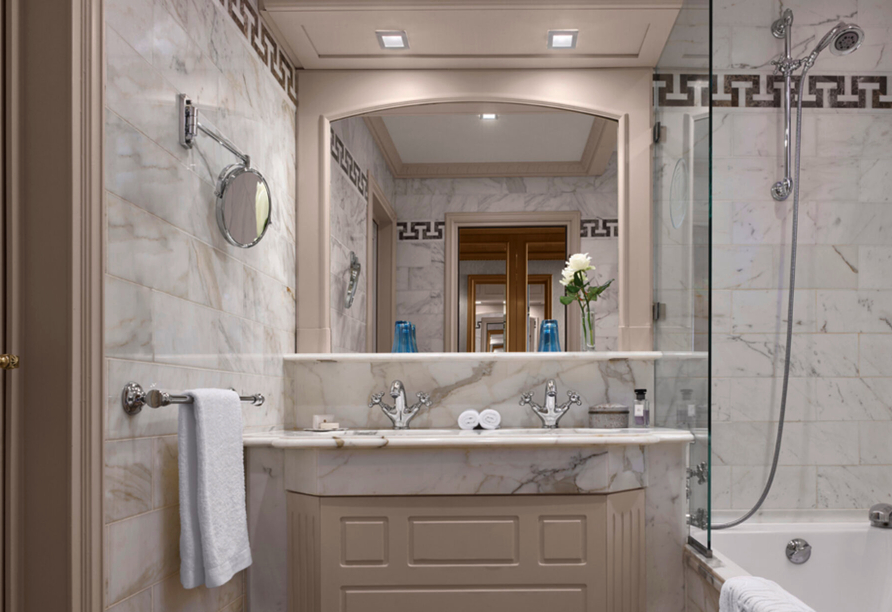 Beispiel eines Badezimmers im Hotel Metropole Monte-Carlo