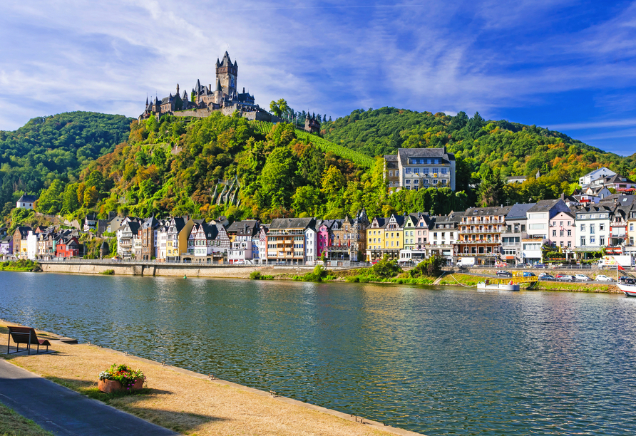 Das schöne Städtchen Cochem mit Reichsburg liegt an der Mosel.