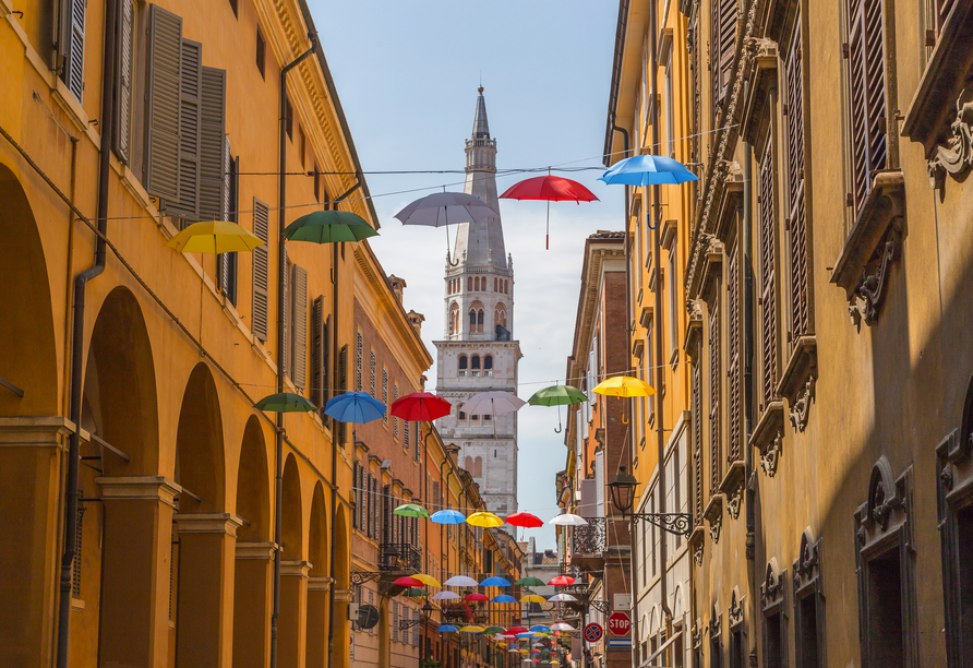 Bei Ihrer Stadtbesichtigung entdecken Sie Modena zwischen Arkaden, historischen Fassaden und charmanten Gassen.