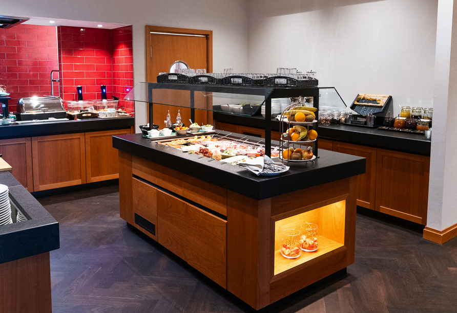 Das reichhaltige Frühstücksbuffet sorgt für einen guten Start in den Tag.