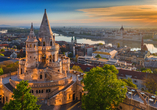 Freuen Sie sich schon jetzt auf die prunkvolle ungarische Hauptstadt Budapest an der Donau.