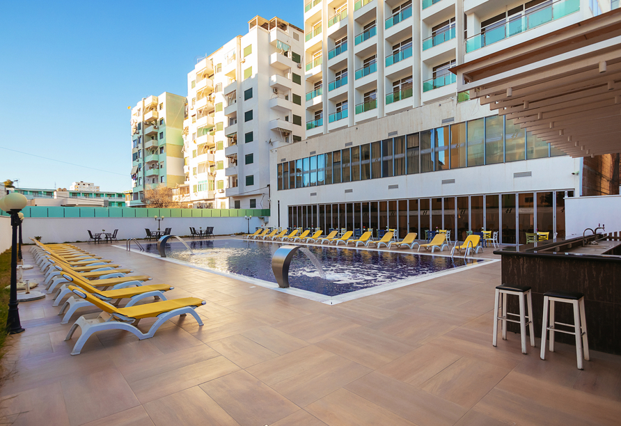 Das Hotel Horizont in Durrës erwartet Sie mit Außenpool und vielen weiteren Highlights.