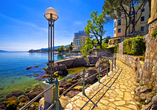 Spazieren Sie auf dem Lungomare die Riviera von Opatija entlang.