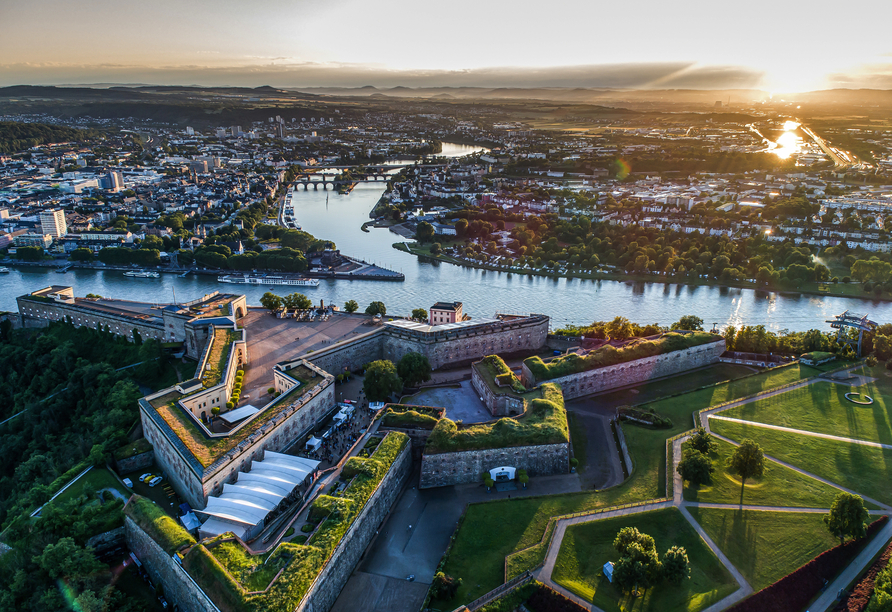 Von der Festung Ehrenbreitstein haben Sie einen tollen Blick auf Koblenz.