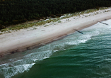 Türkis-grünes Wasser, weißer Sand und tiefgrüne Wälter: Freuen Sie sich auf die Polnische Ostsee!