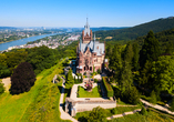 Nahe von Bonn befindet sich das wunderschöne Schloss Drachenburg.