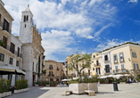 Schlendern Sie durch das historische Zentrum Baris, das berühmte Bari Vecchia, und besuchen Sie die Piazza Mercantile. 