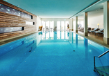 Tauchen Sie im Hallenbad Ihres Urlaubshotels vom Alltag ab. 