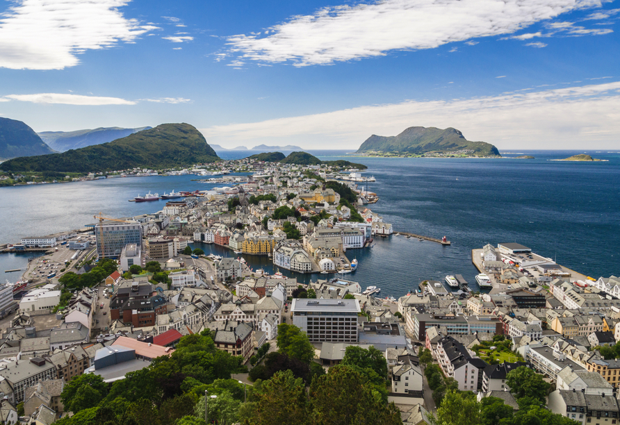 Lassen Sie sich vom spektakulären Ålesund verzaubern.
