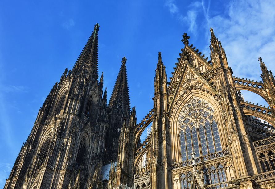 Bevor Sie Ihre Heimreise von Köln aus antreten, sollten Sie unbedingt einen Abstecher zum Kölner Dom machen.