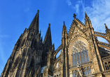 Bevor Sie Ihre Heimreise von Köln aus antreten, sollten Sie unbedingt einen Abstecher zum Kölner Dom machen.