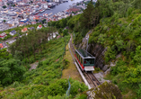 Die berühmte Seilbahn Fløibane in der Stadt Bergen in Norwegen