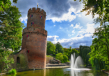 In Nijmegen können Sie zahlreiche historische Gebäude bewundern – wie den Pulverturm im Stadtpark.