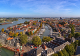 Dordrecht ist die älteste Stadt des ehemaligen Hollands und verzückt mit seiner Lage direkt am Wasser.