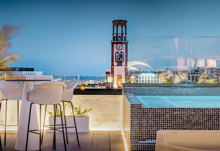 Der Pool auf der Dachterrasse Ihres Hotels.