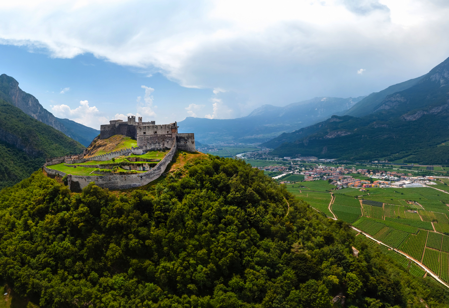 Besuchen Sie die historische Festungsanlage Schloss Beseno.
