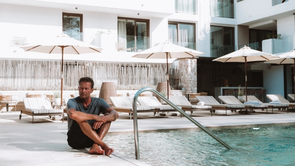 Mit den Barefoot Hotels will Filmemacher Til Schweiger eine Oase der Erholung schaffen – so auch in Portocolom auf Mallorca.