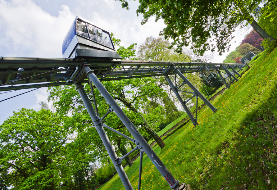 Mit der Schlossbergbahn erreichen Sie bequem den Aussichtsturm.